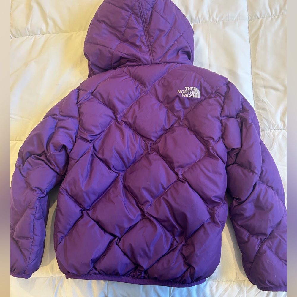North Face Girls Down Hooded Jacket, Size 6. - Picture 6 of 9